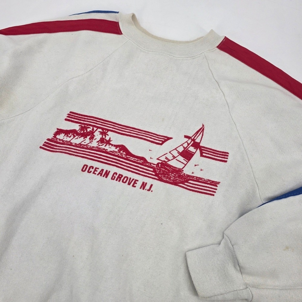 VINTAGE 80S CREWNECK SWEATSHIRT MEDIUM OCEAN GROVE NJ SAILBOAT OCEAN USA SAILING